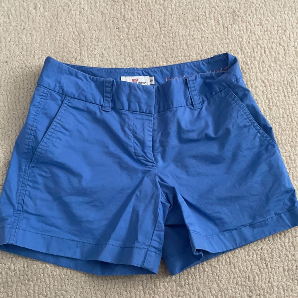 Vineyard Vines: blue shorts Size: 00